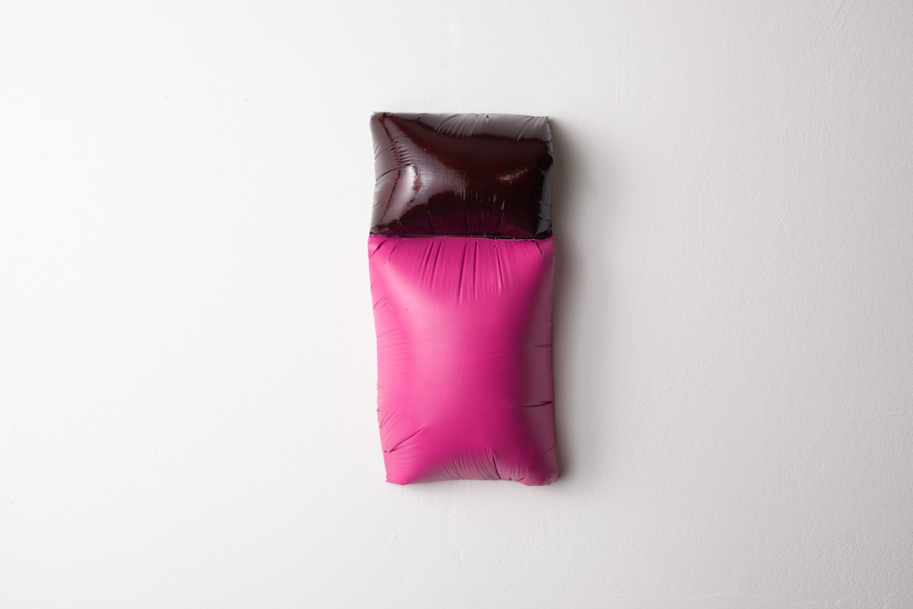 Untitled (purple, fuchsia), 2024, a sculpture in plaster, acrylic and polyurethane